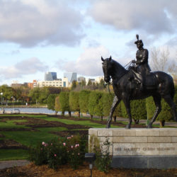 The_statue_of_Queen_Elizabeth_II_in_Regina,_Saskatchewan